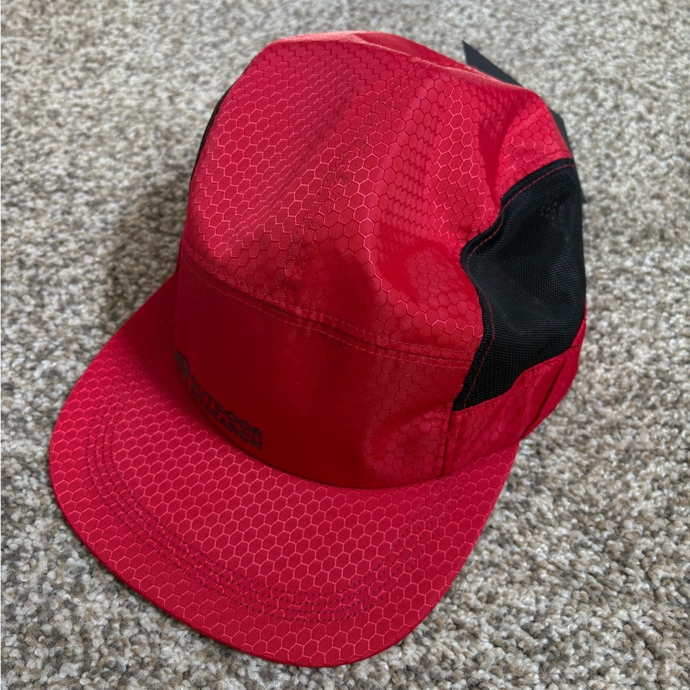 NWT Outdoor Research Ski Tour Cap Cranberry Red Black One Size